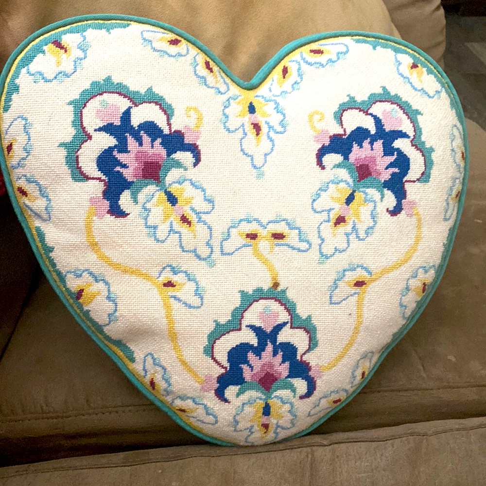 Vintage Heart Throw pillow